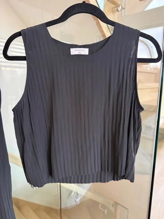 Babaton Black Pleated Wide-Leg Pants with Matching Sleeveless Crop Top - Picture 5 of 6